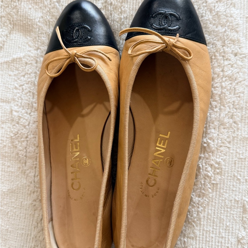 CHANEL Two-Tone Black and Tan Loafers